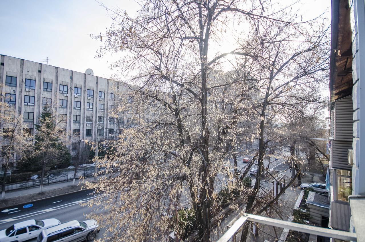 Appartamento Золотой Квадрат Шевченко 75 Almaty Esterno foto