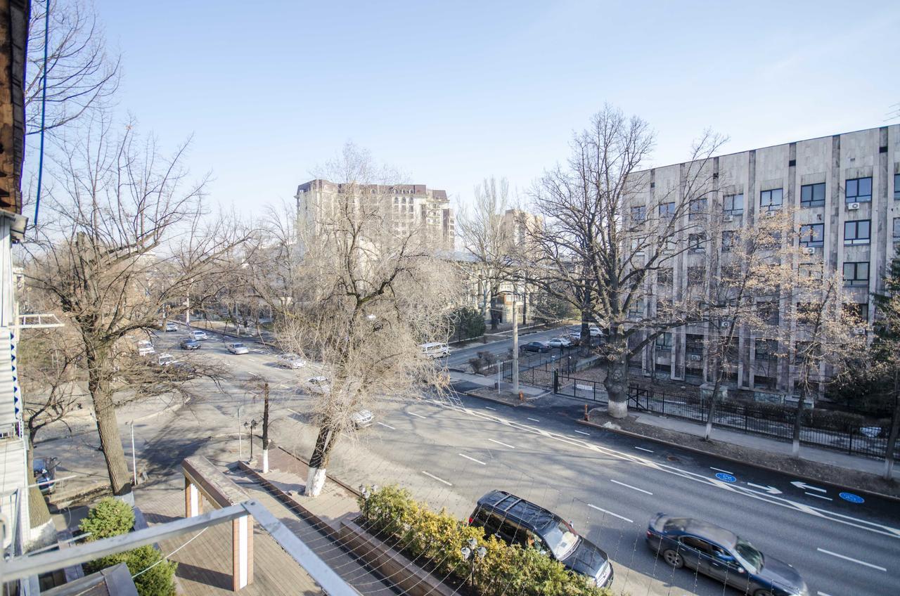 Appartamento Золотой Квадрат Шевченко 75 Almaty Esterno foto